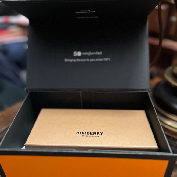 Burberry sunglasses women